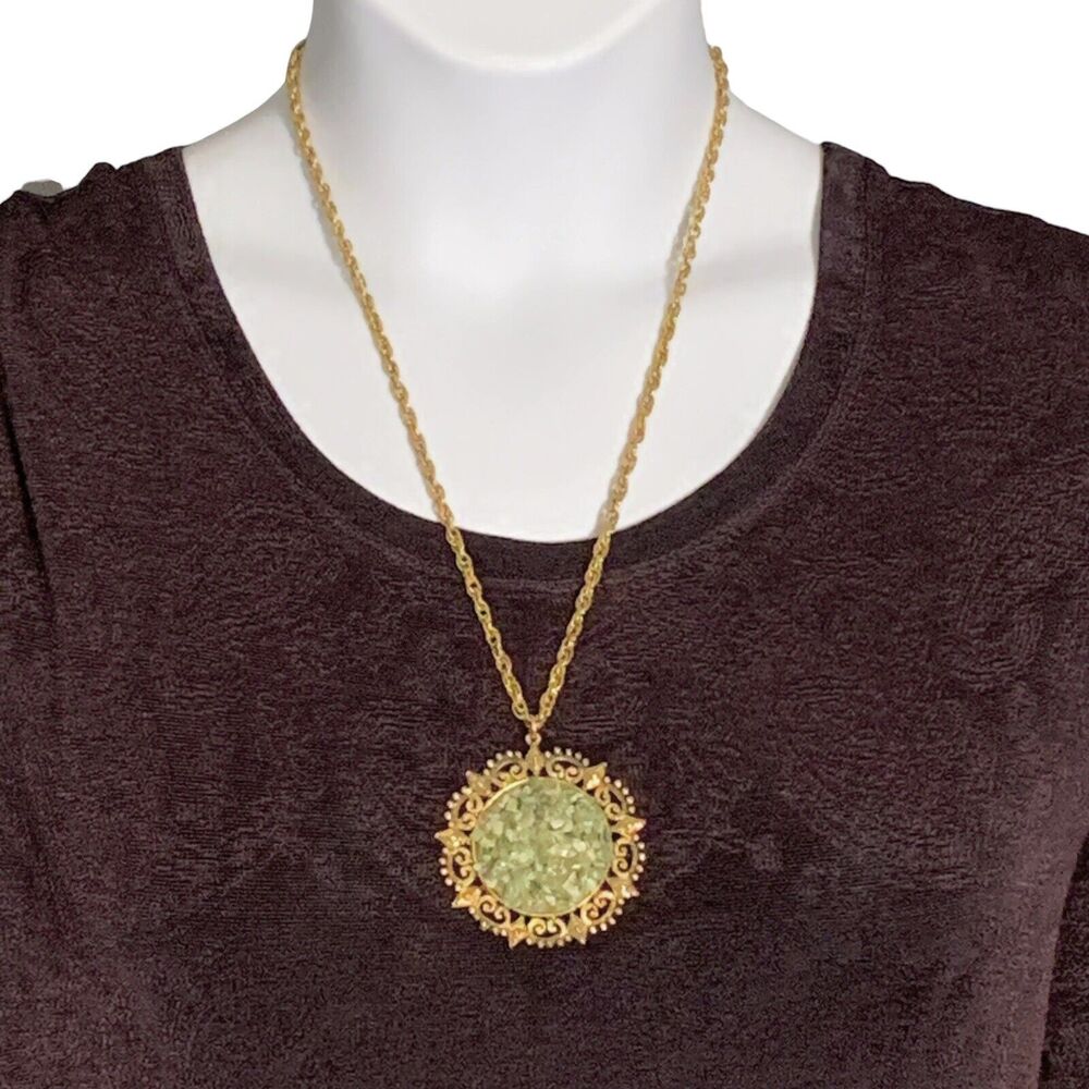 Vintage Green Jade Chip Pendant Cluster Gems 24" Gold Tone Necklace Gypsy Queen